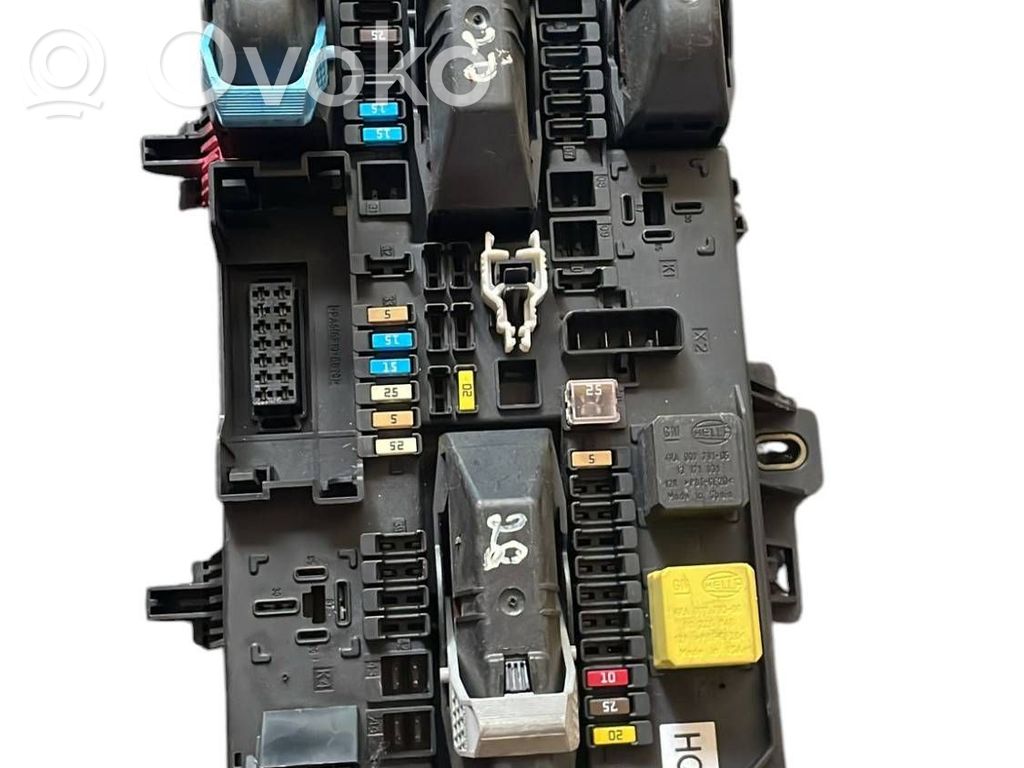 Opel Astra H Módulo de fusible 