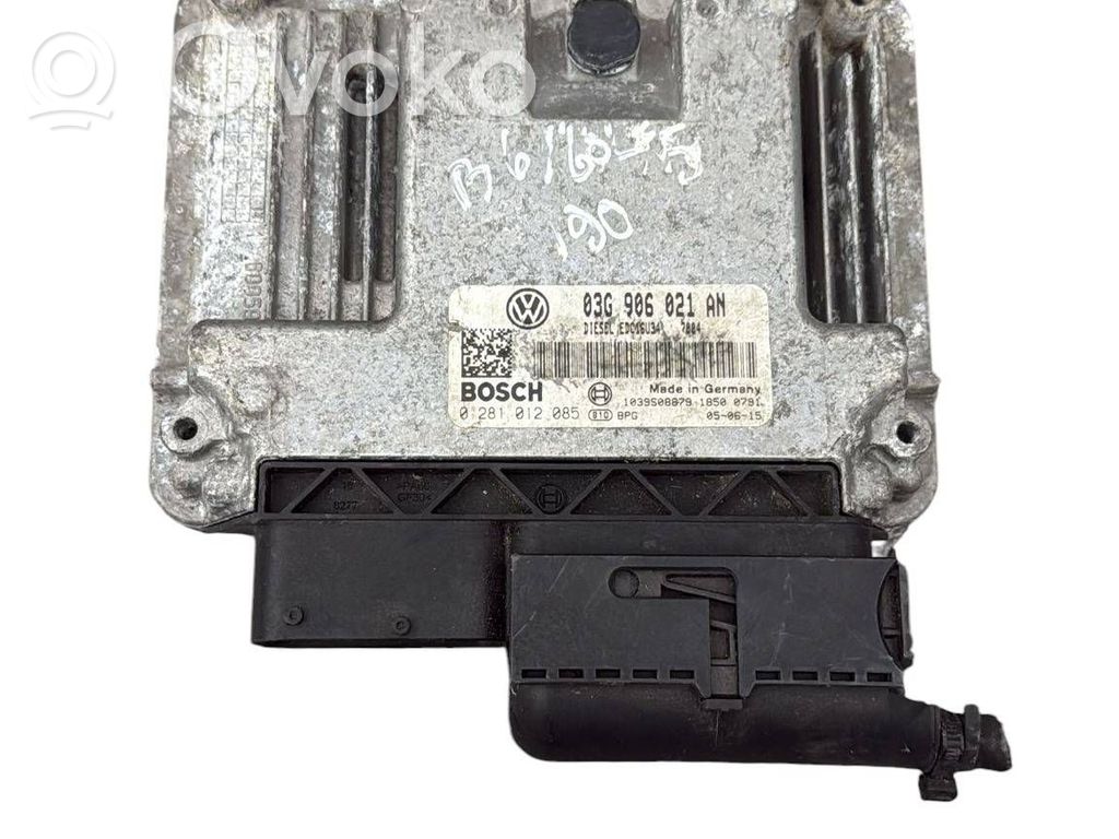 Volkswagen PASSAT B7 Variklio valdymo blokas 