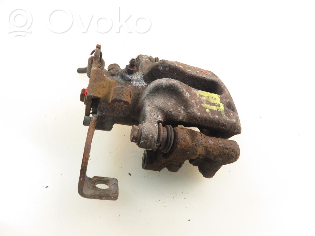 Toyota Auris 150 Tylny zacisk hamulcowy 