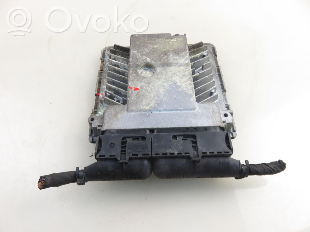 Volkswagen PASSAT B6 Engine control unit/module 