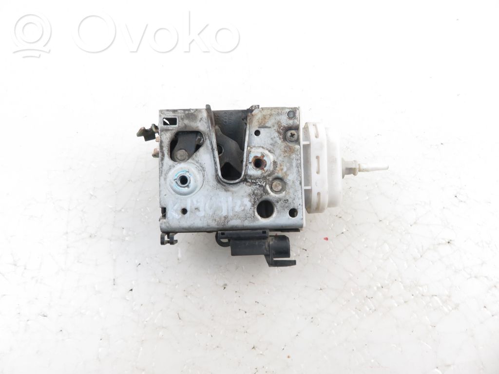Audi A4 S4 B5 8D Serratura portiera anteriore