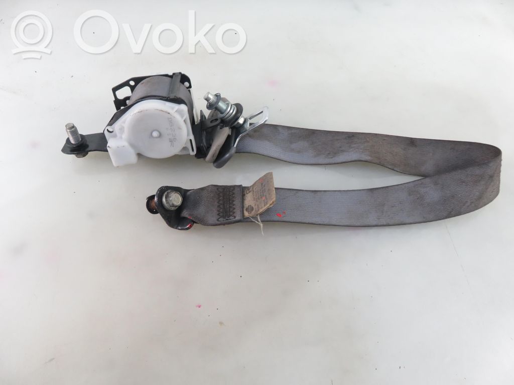 Nissan Navara D22 Cinturón trasero 