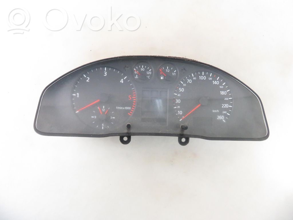 Audi A4 S4 B5 8D Speedometer (instrument cluster) 