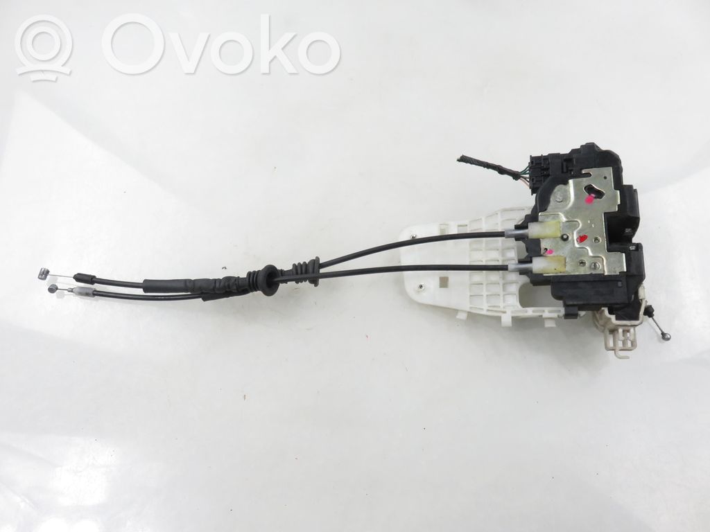 Hyundai i30 Priekšpusē slēdzene 