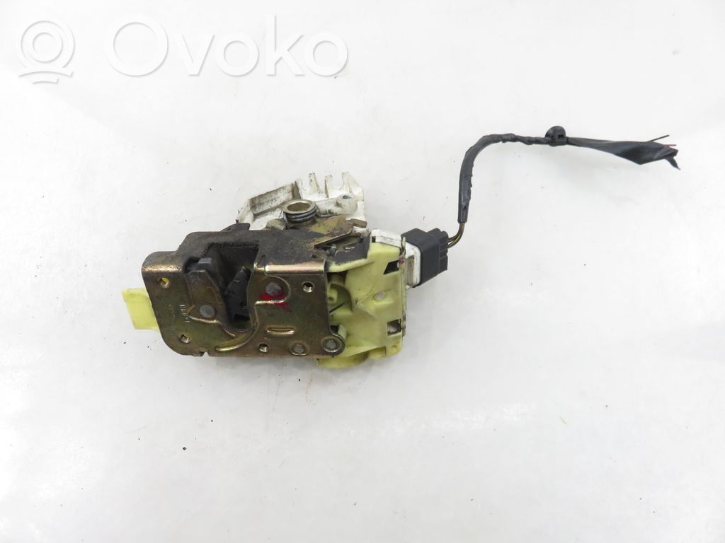 Priekšpusē slēdzene   XS41A21813CF,XS41A21813CF