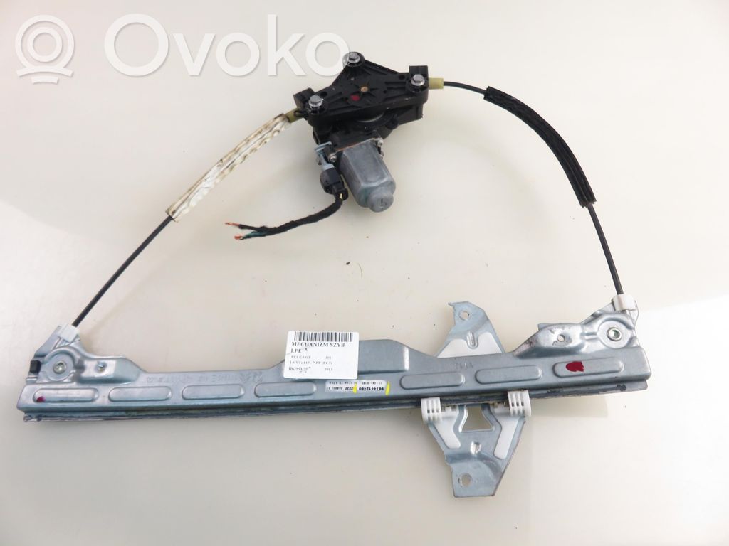 Peugeot 301 Front door window regulator with motor 