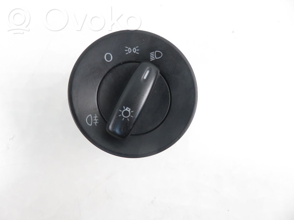 Skoda Octavia Mk2 (1Z) Przełącznik świateł 