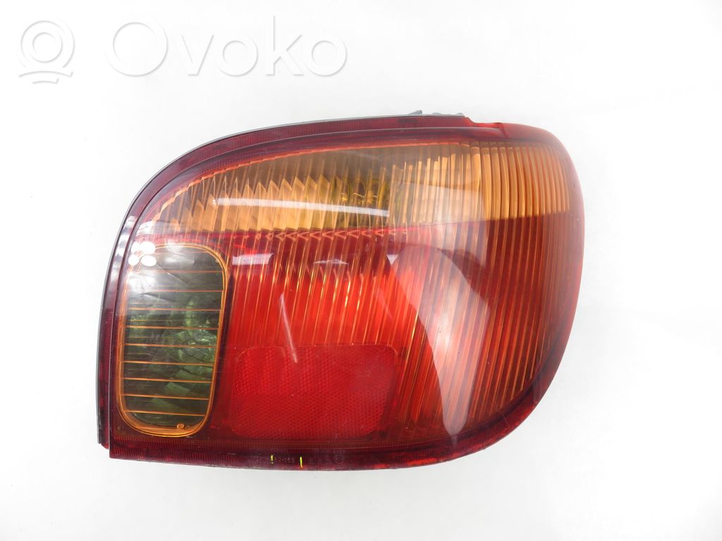 Toyota Yaris Luci posteriori