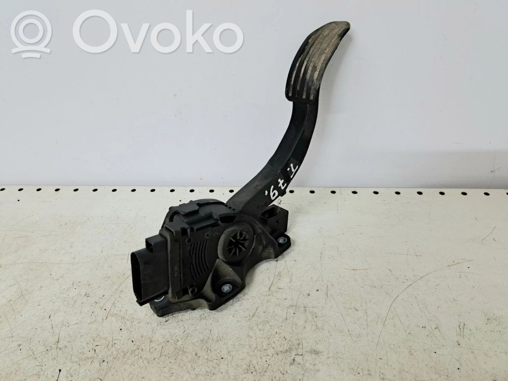 Volvo V70 Akceleratoriaus pedalas 