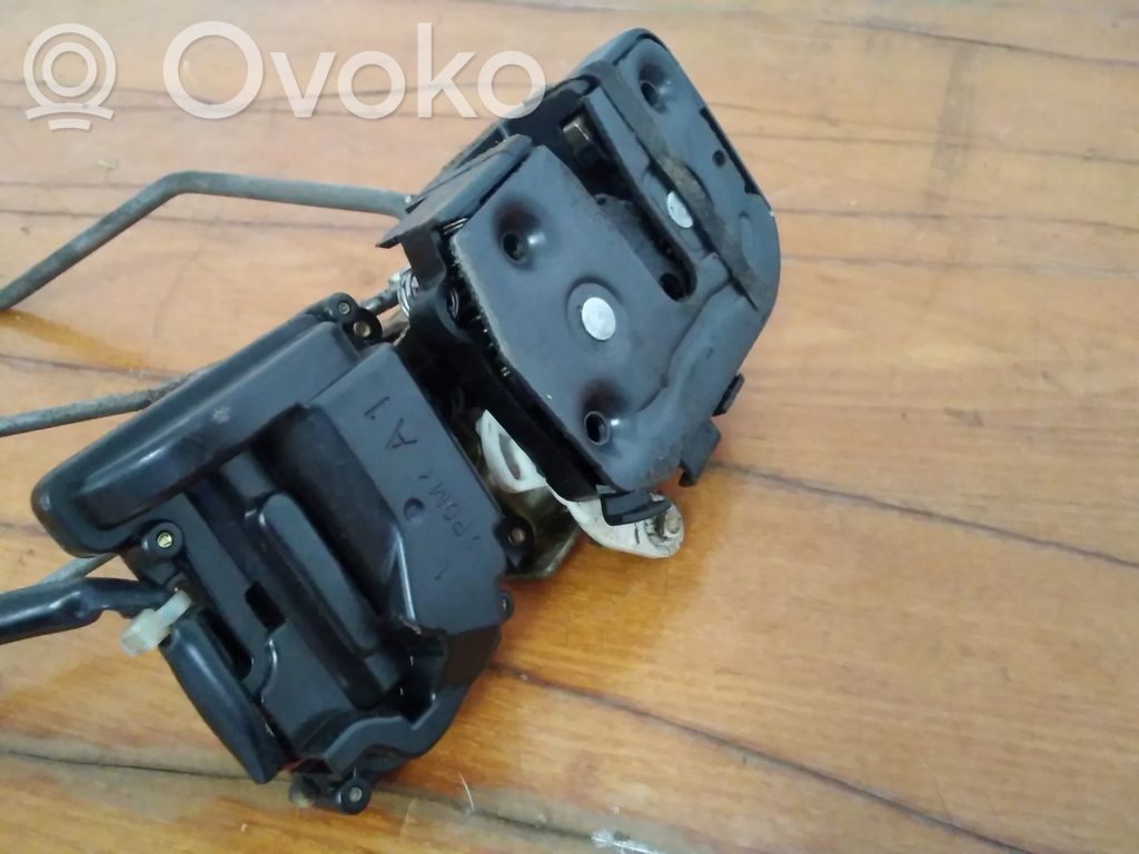 Mazda Premacy Priekšpusē slēdzene 