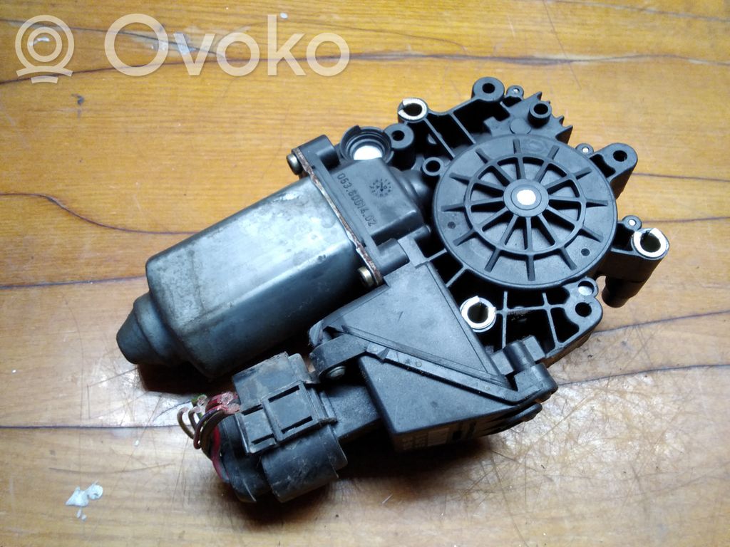 Audi A4 S4 B6 8E 8H Silniczek podnoszenia szyby drzwi tylnych 