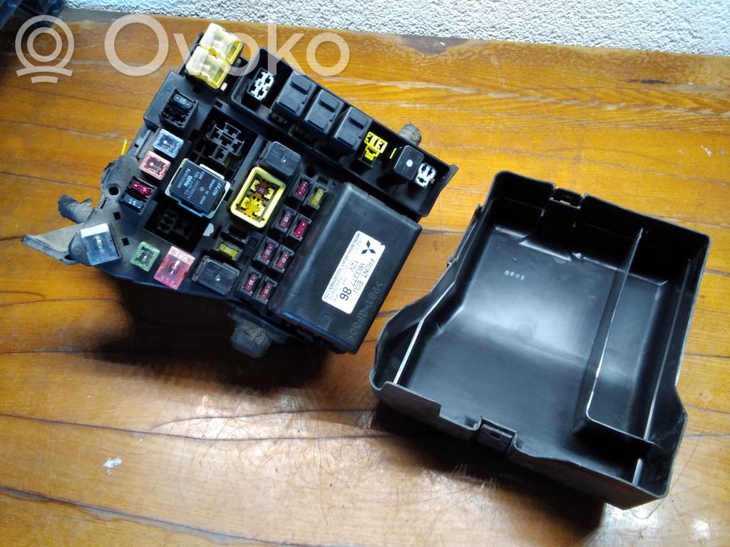 Mitsubishi Space Wagon Fuse module 
