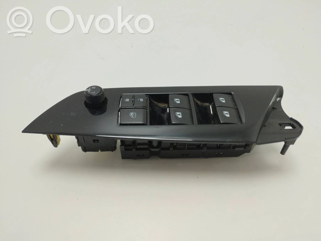 Toyota Prius (XW50) Electric window control switch 
