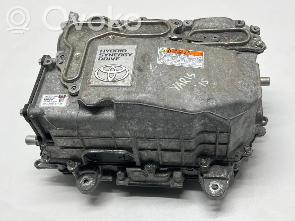 Toyota Yaris Falownik / Przetwornica napięcia 