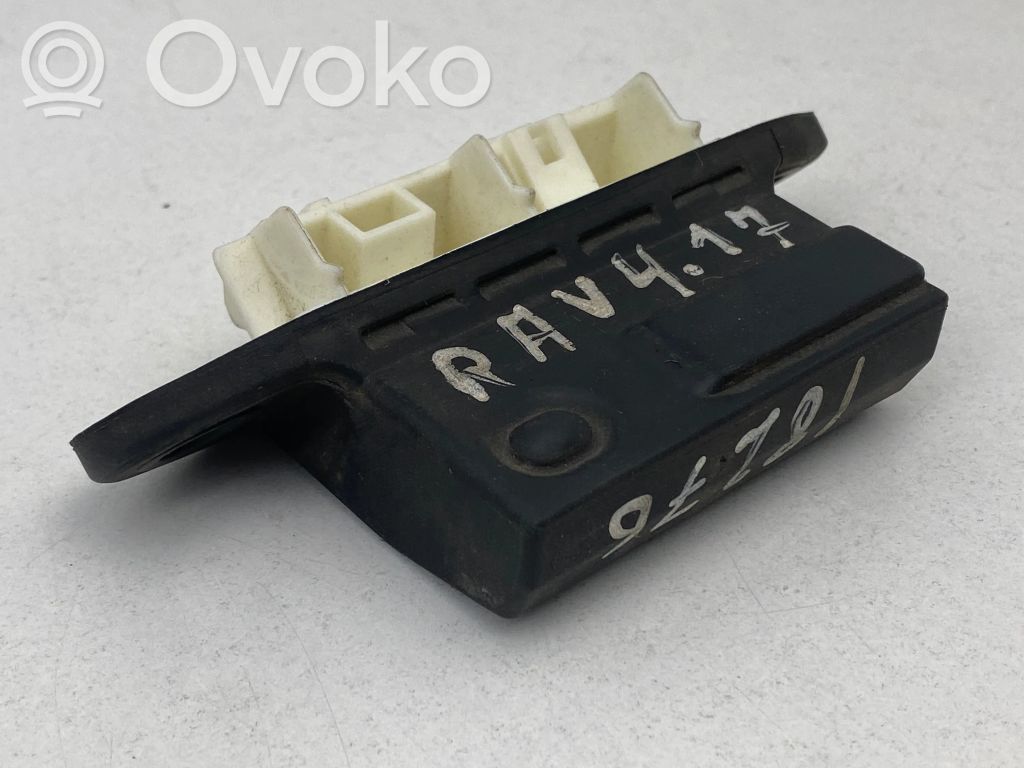 Toyota RAV 4 (XA40) Tailgate opening switch 