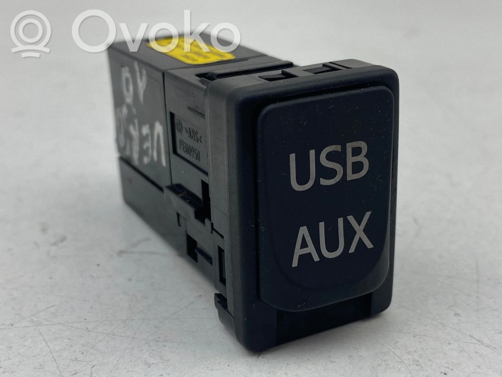 Toyota Verso USB socket connector 