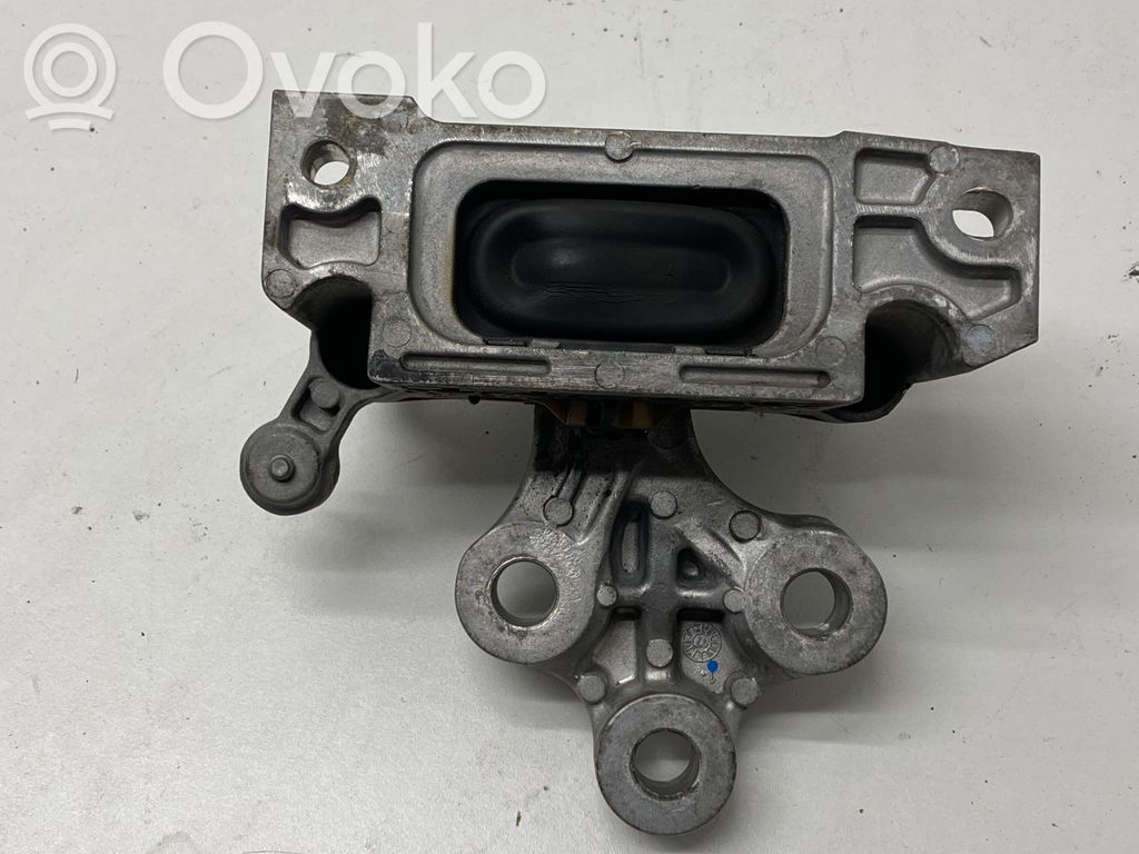 Chrysler Pacifica Engine mount bracket 