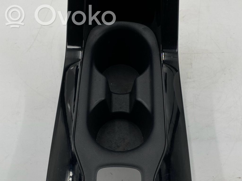 Toyota Corolla E210 E21 Mukiteline edessä 