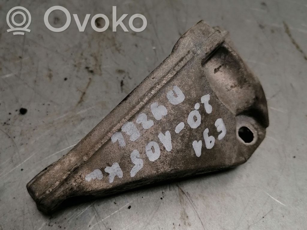 Polttoainepumpun kiinnike   7804376