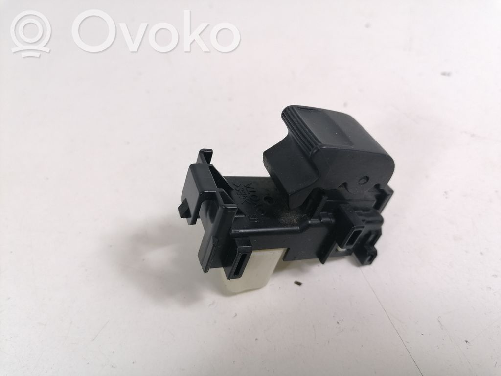 Toyota RAV 4 (XA30) Przyciski szyb 