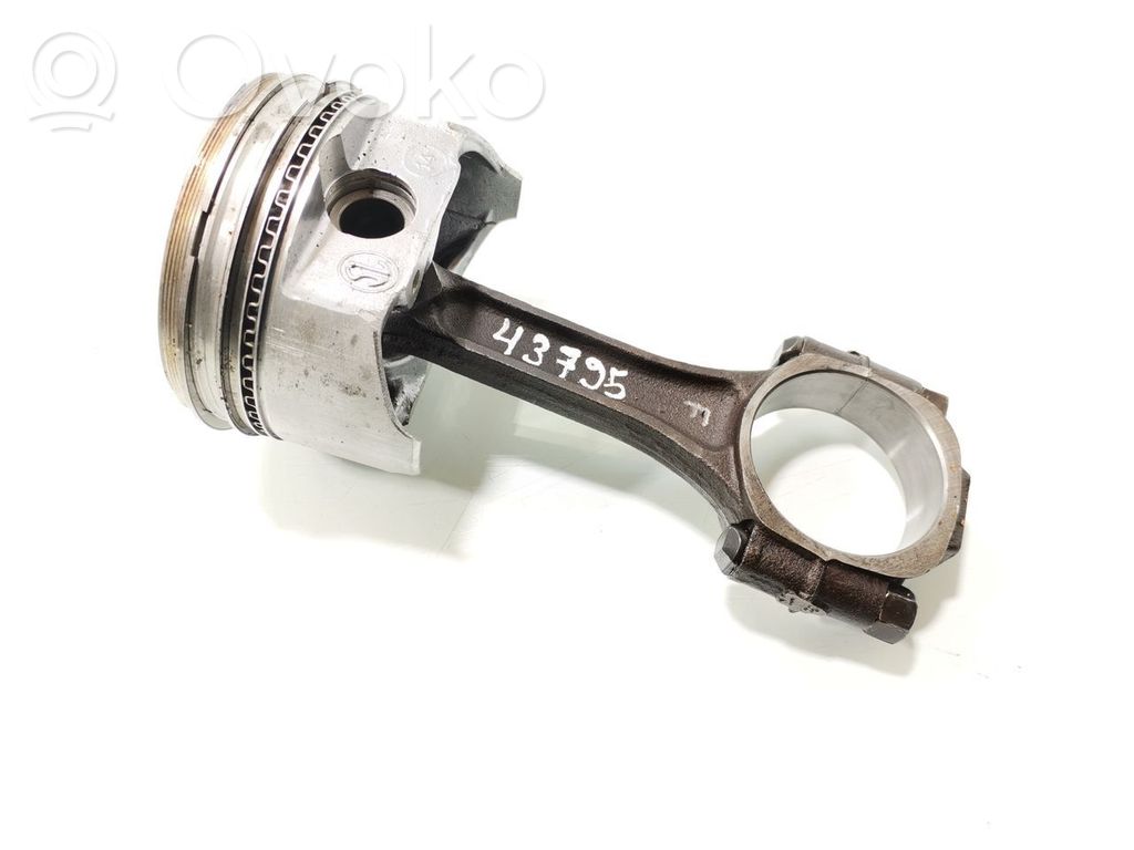 Piston avec bielle