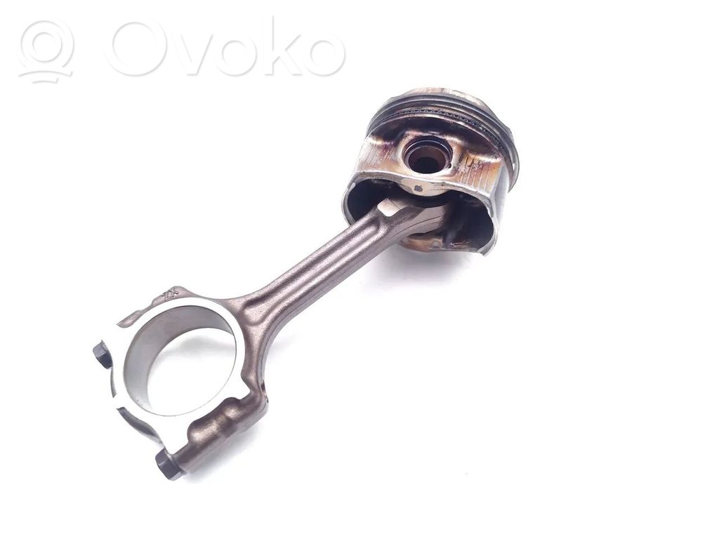 Nissan Qashqai Tłok z korbowodem 