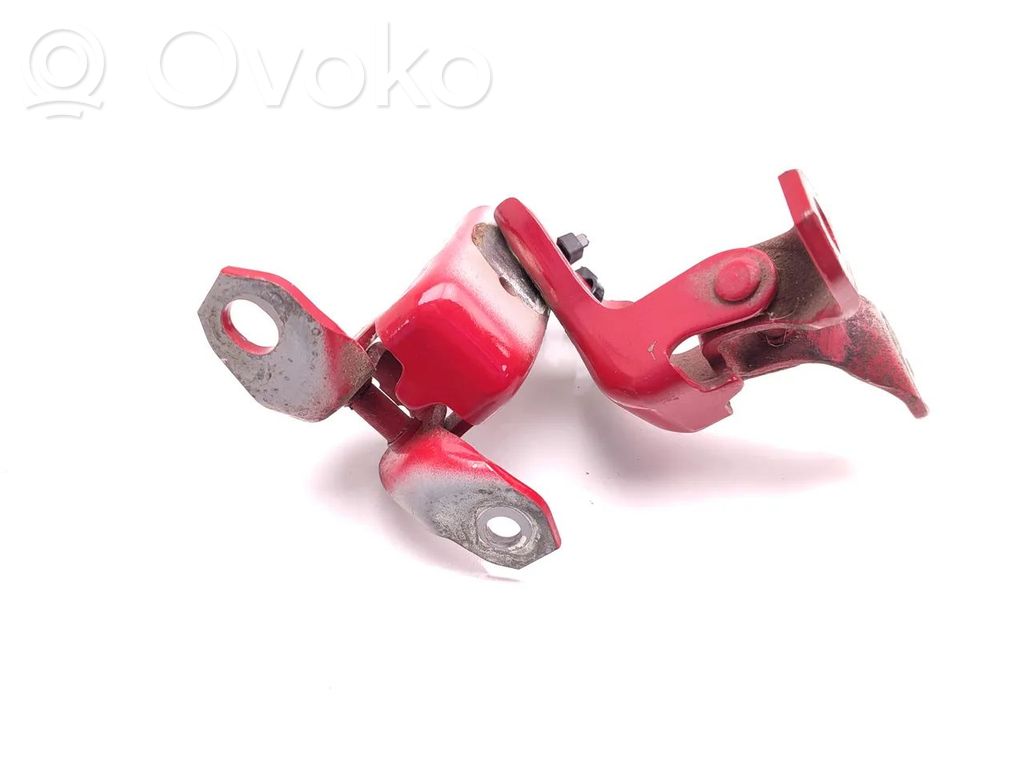 Priekšpusē eņģu komplekts