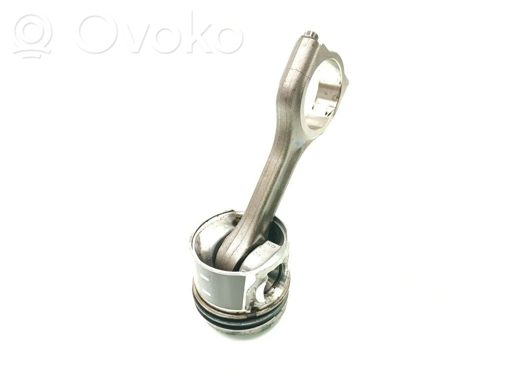 Piston avec bielle