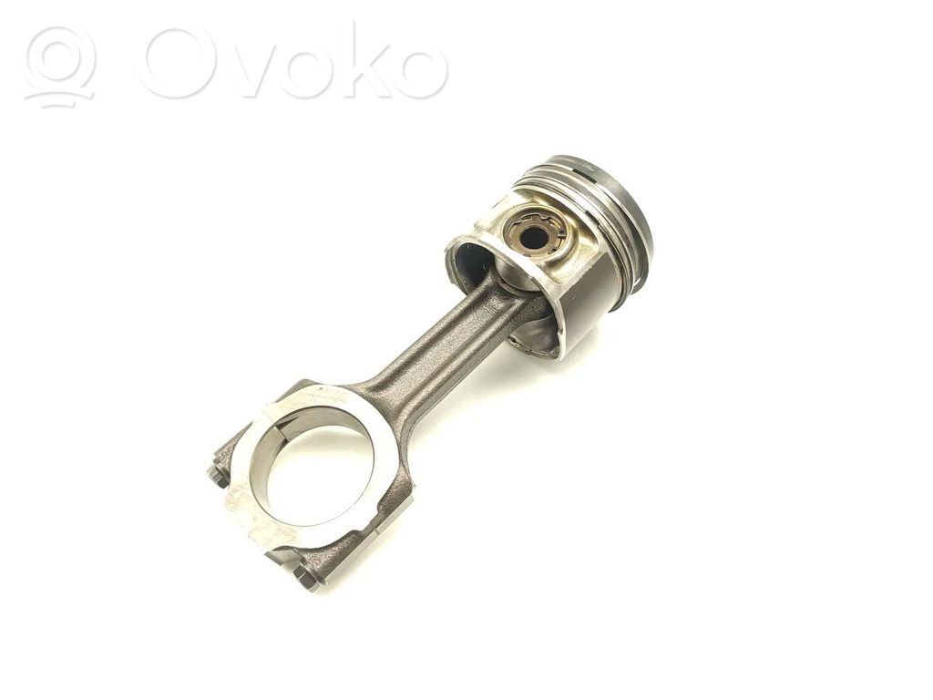 Suzuki SX4 Piston with connecting rod 