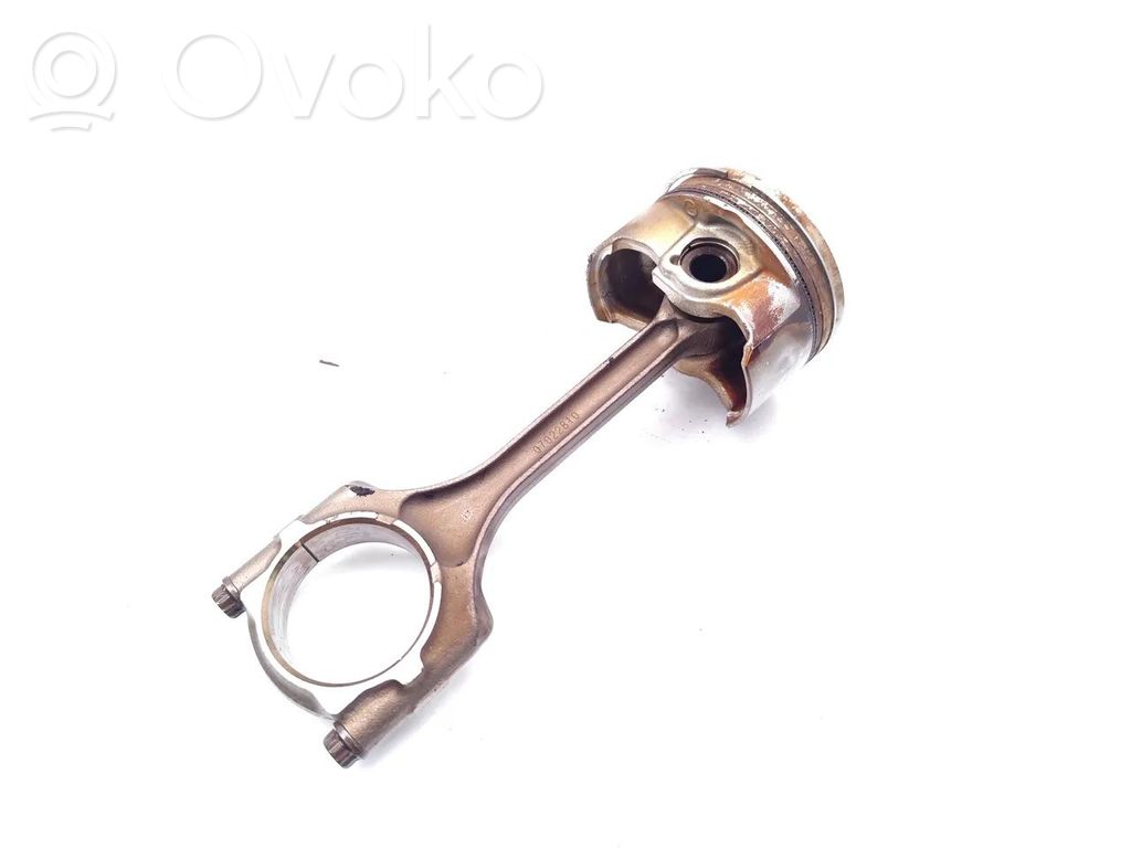Honda Civic Piston with connecting rod 