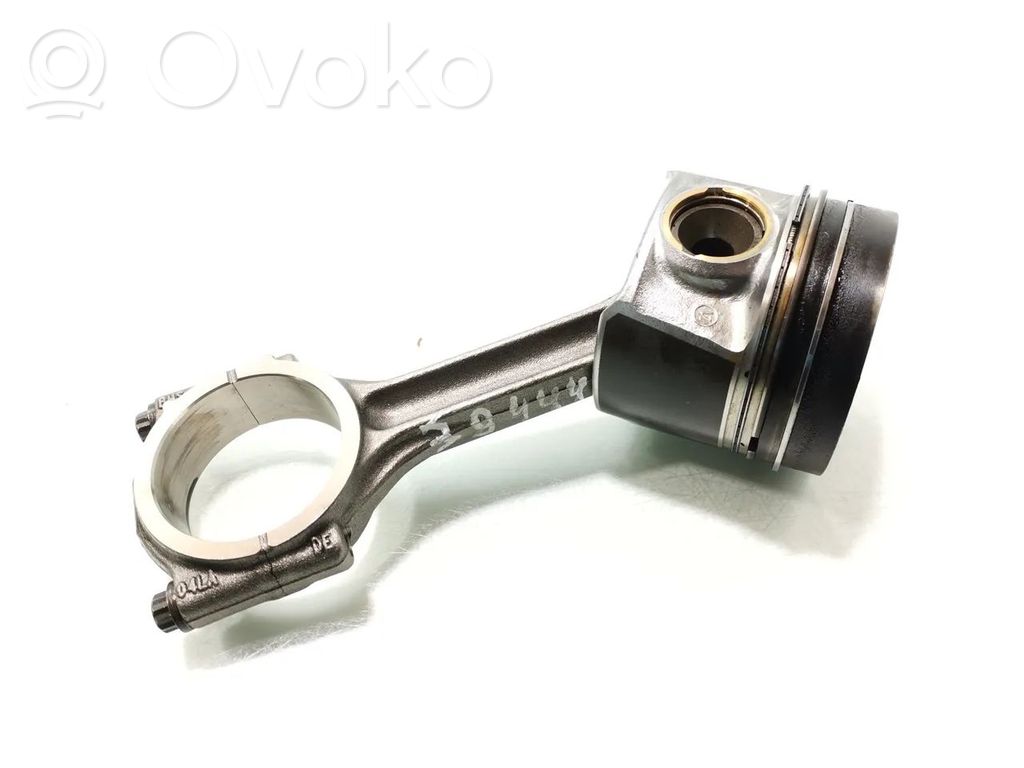 Piston avec bielle