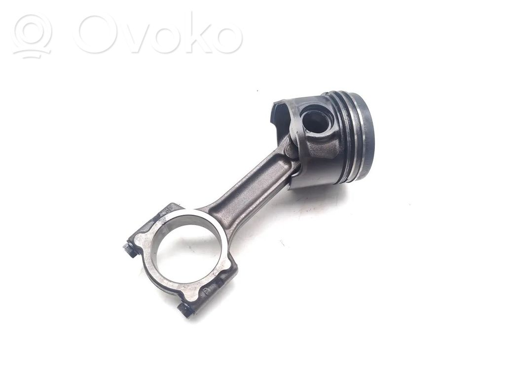 Nissan NV200 Piston with connecting rod 