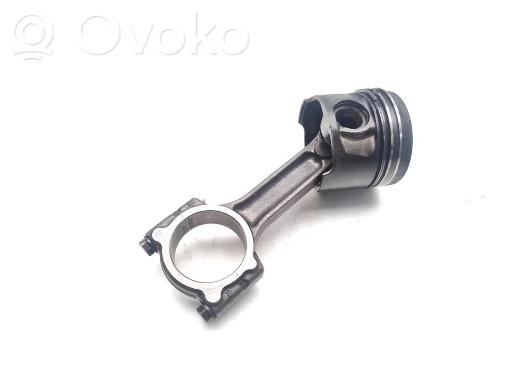 Nissan NV200 Piston with connecting rod 
