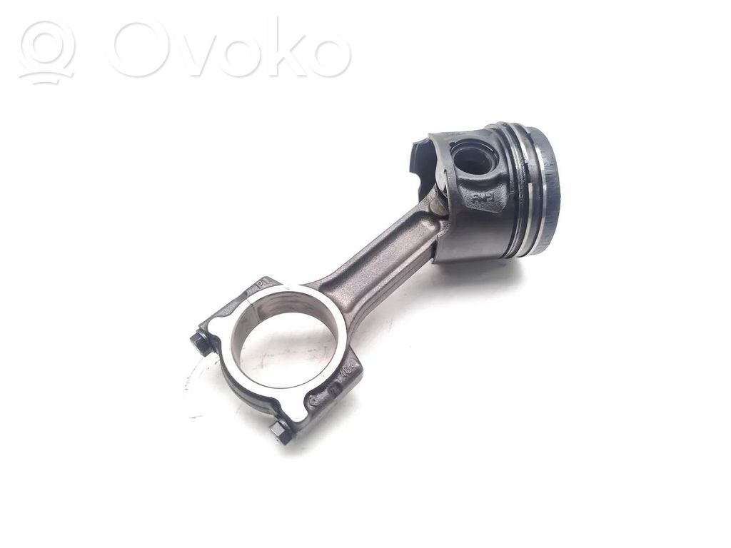 Nissan NV200 Piston with connecting rod 