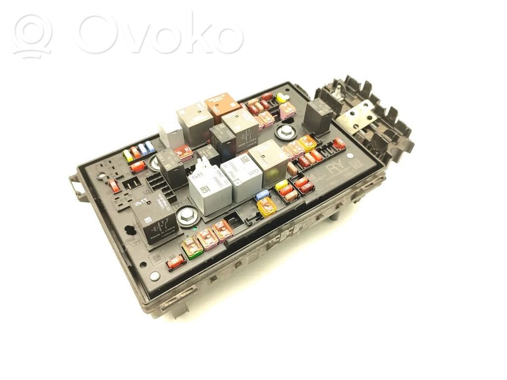 Opel Astra J Módulo de fusible 