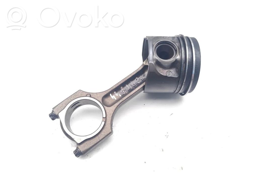 Piston with connecting rod   M57D30