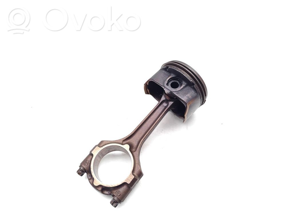 Opel Astra J Tłok z korbowodem