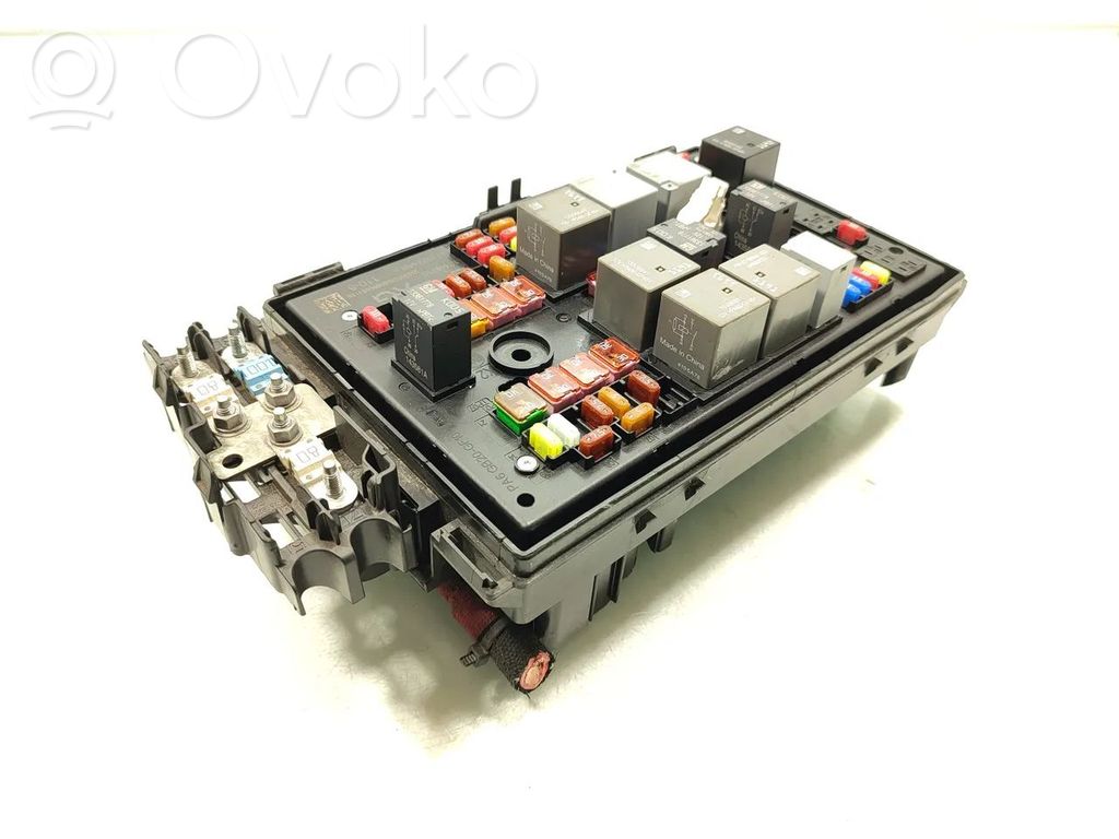 Opel Astra J Módulo de fusible 