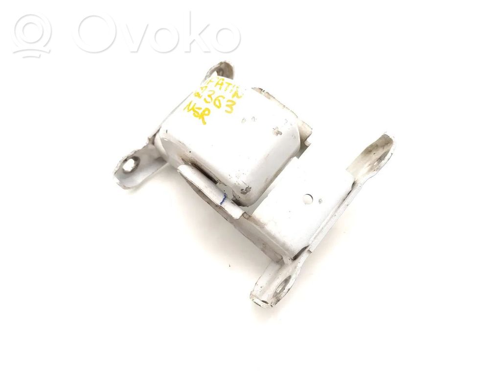 Opel Vivaro Loading door lower hinge 