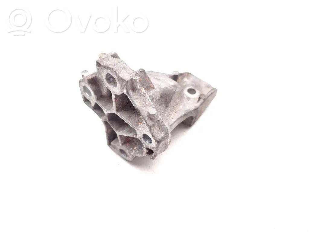 Engine mounting bracket   CPLA6061CB