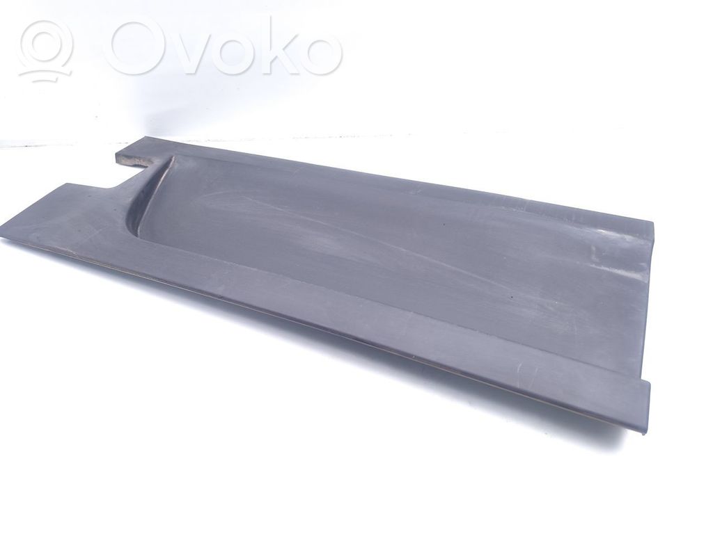 Iveco Daily 35 - 40.10 Rivestimento della portiera di carico (modanatura)