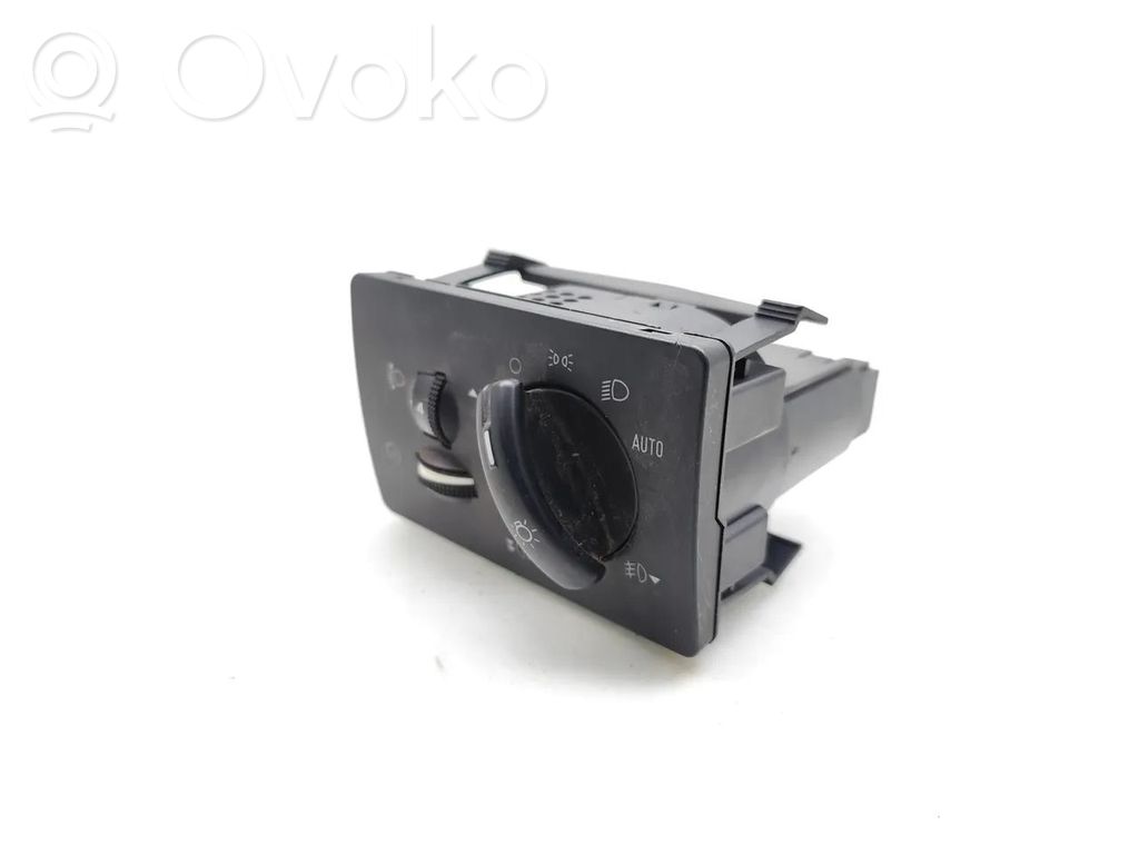 Light switch   7M5T13A024DA