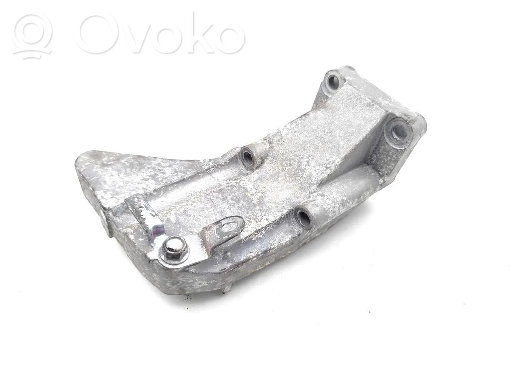 Engine mounting bracket