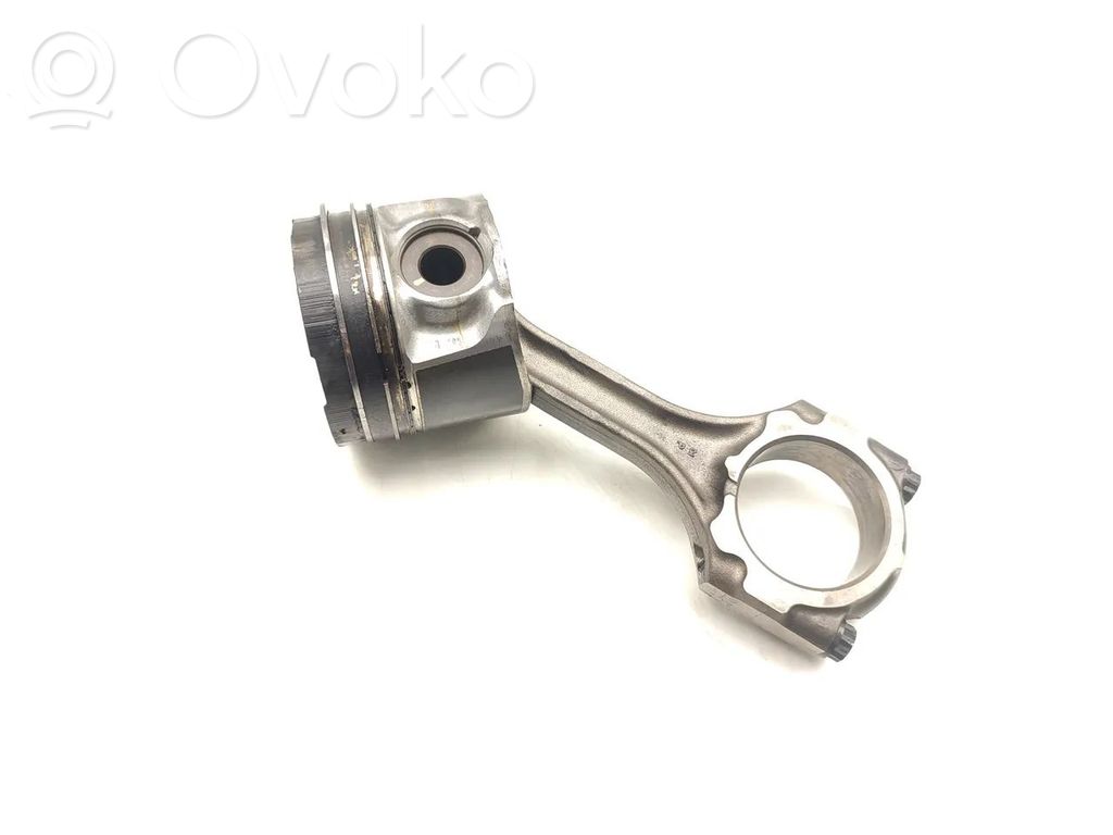 Toyota Avensis T270 Piston with connecting rod 
