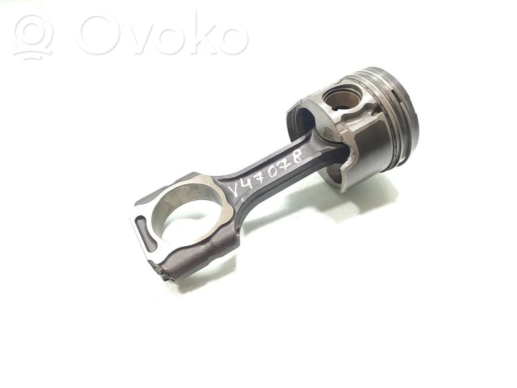 SsangYong Rexton Piston with connecting rod 