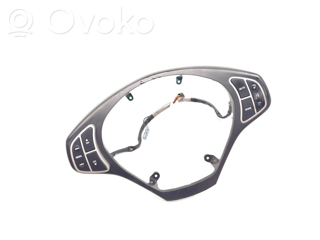 Butoane/comutatoare pe volan   561501H000