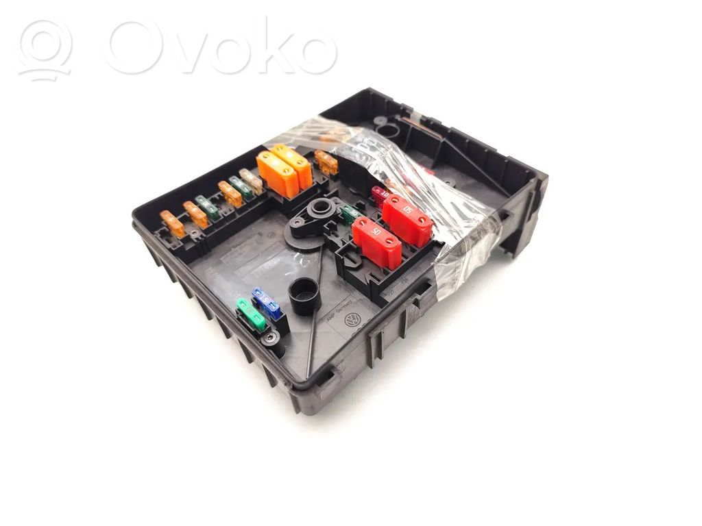 Volkswagen Tiguan Fuse module 