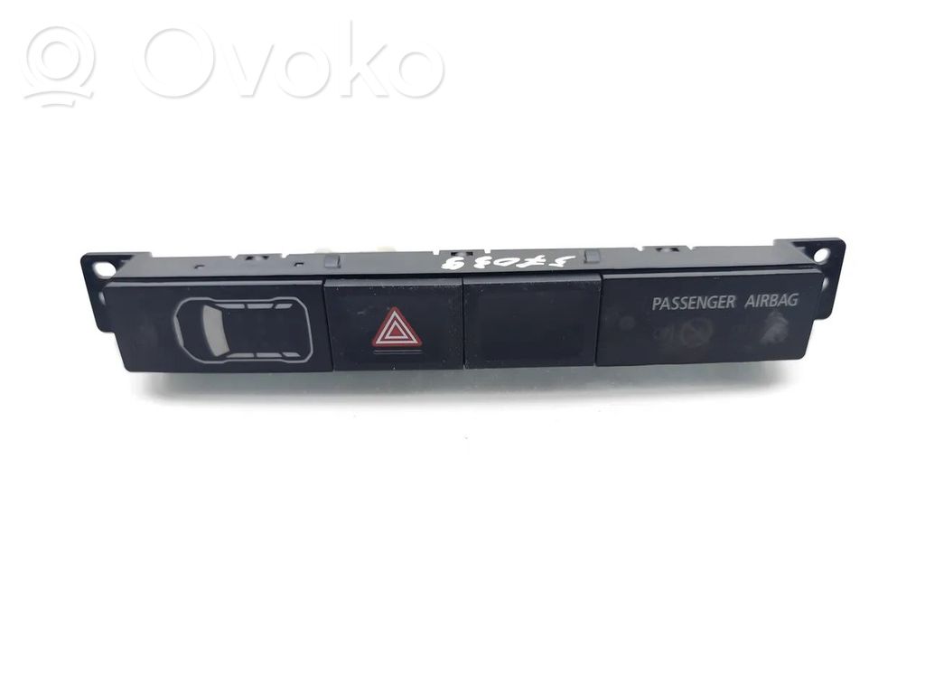 Mitsubishi L200 Hazard light switch 