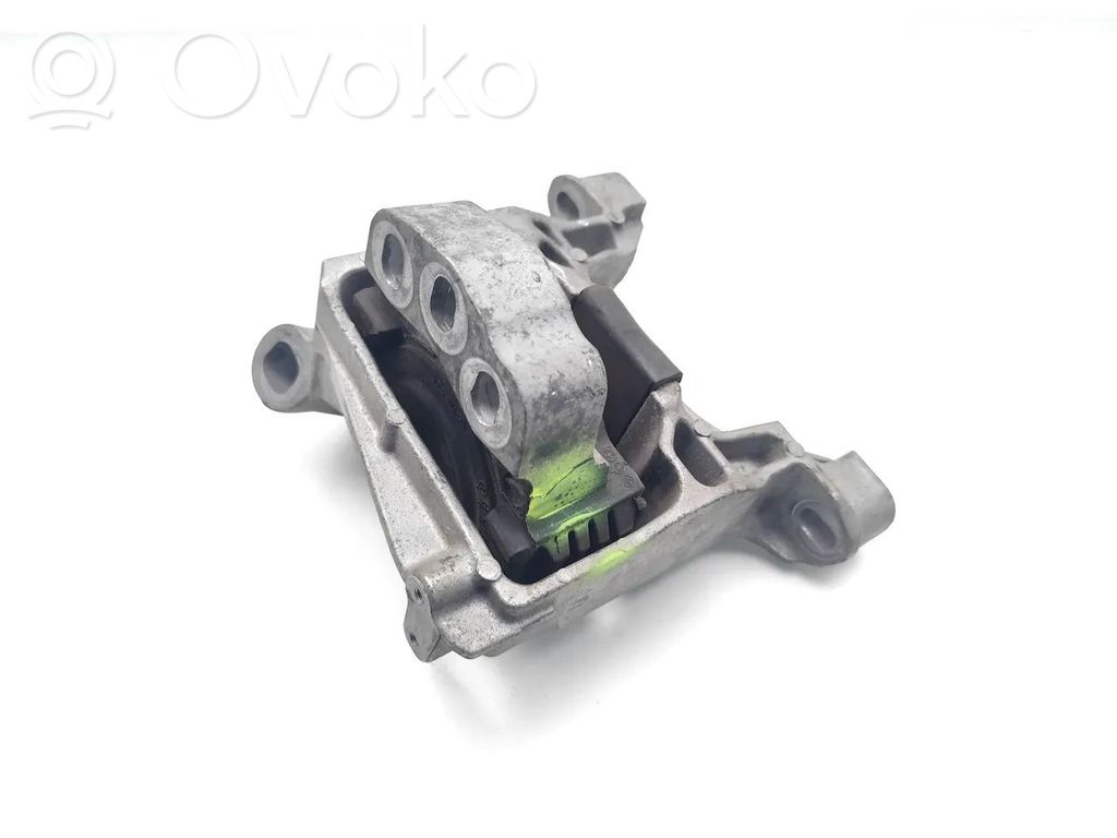 Engine mount bracket   KD45K1442