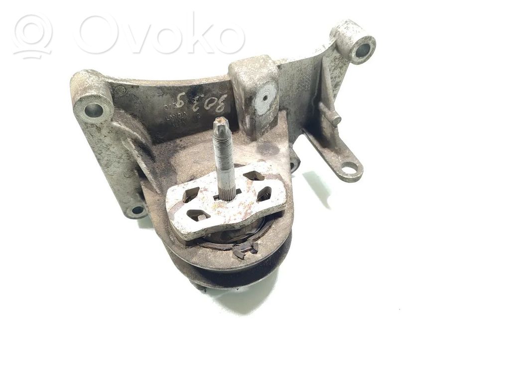 Engine mounting bracket   013A236